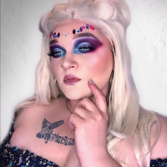 MEET YOUR POSHER - Picture 4 of 7